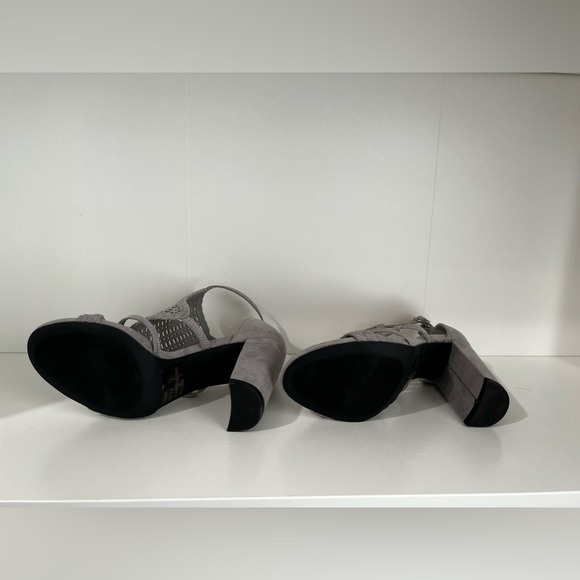 Charlotte Russe Grey block heels - Picture 5 of 5